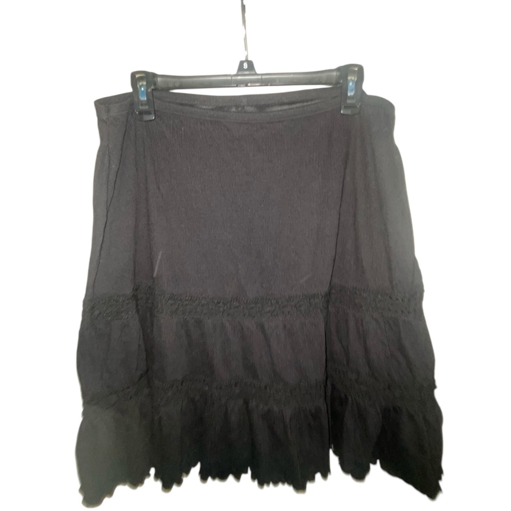 Black tiered skirt lined super cute and flowing size large/extra large